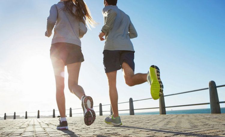 Chạy đường dài/chạy bộ - Bài tập thể thao giúp kiểm tra cơ bắp, sức bền, khớp chân.