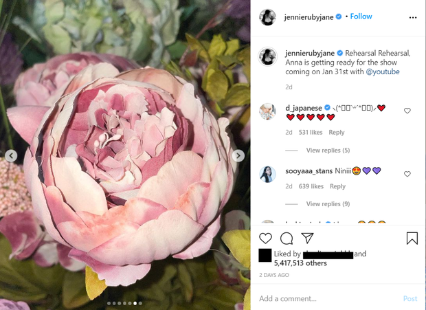 Bông hoa hồng Jennie đăng kèm trong loạt ảnh diễn tập concert
