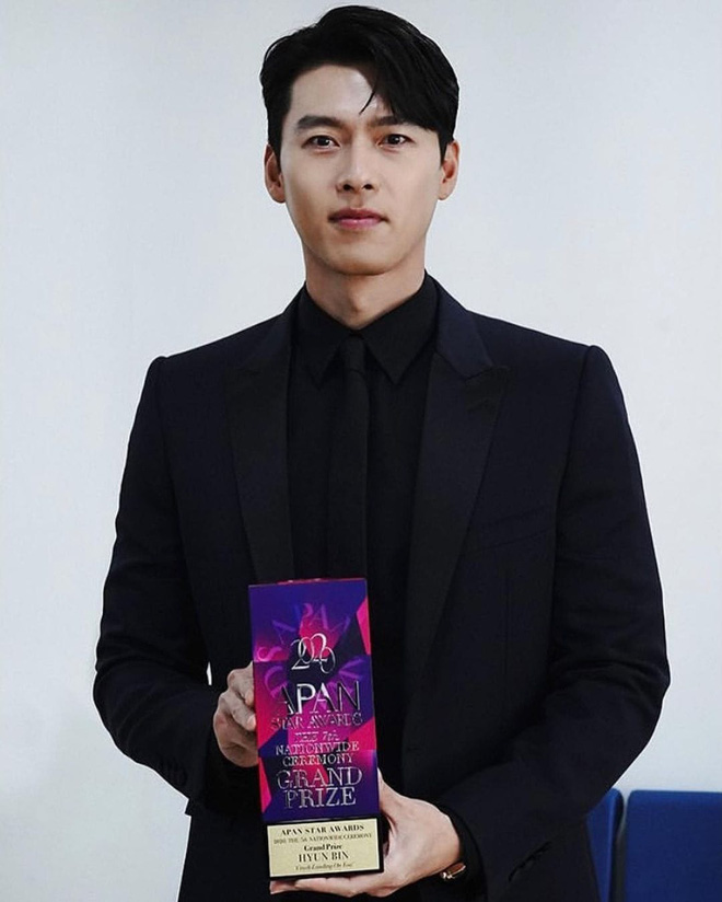 Hyun Bin nhận giải thưởng Daesang của "APAN Star Awards 2020" 